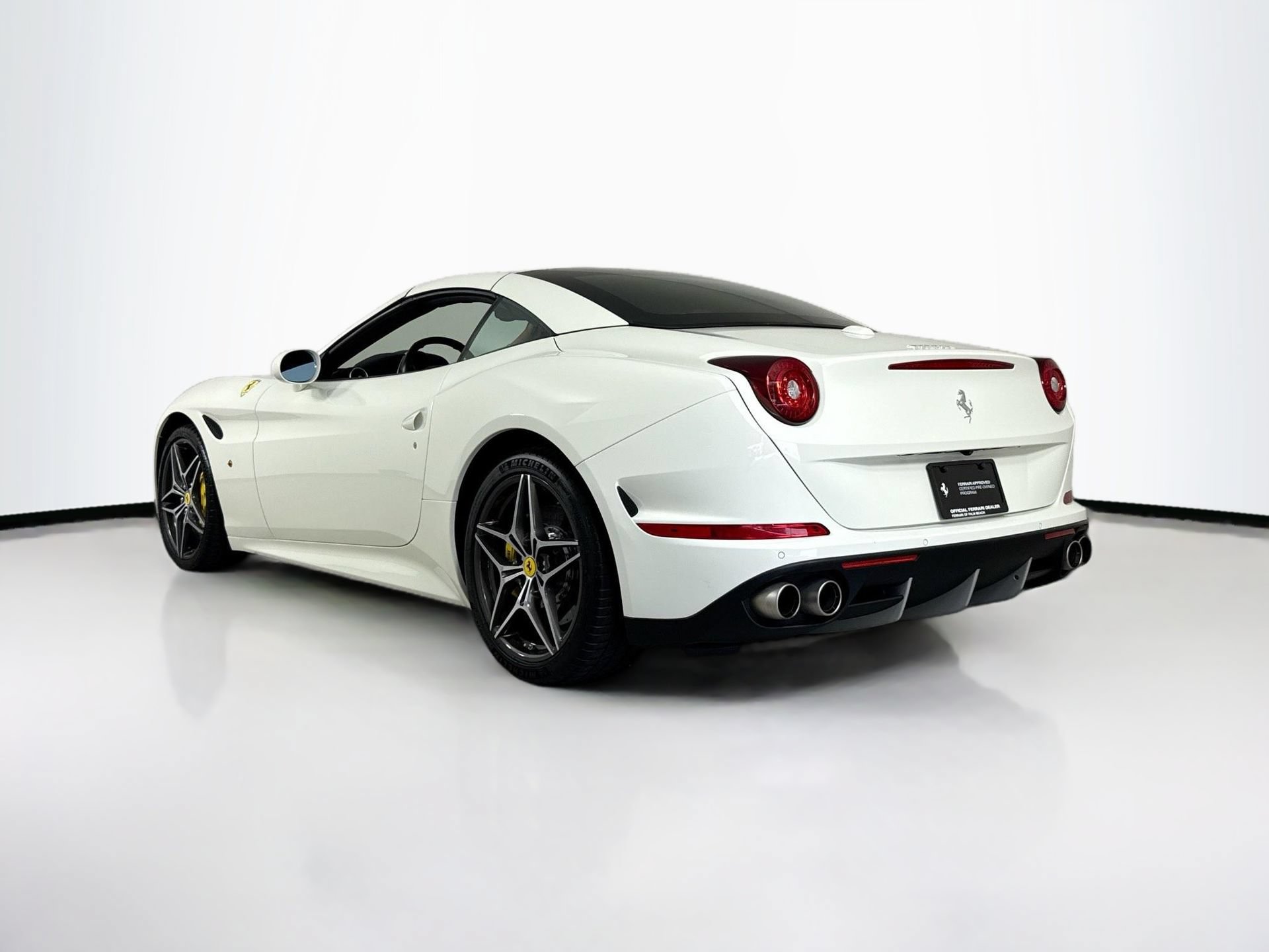 Certified 2017 Ferrari California T RWD image 5