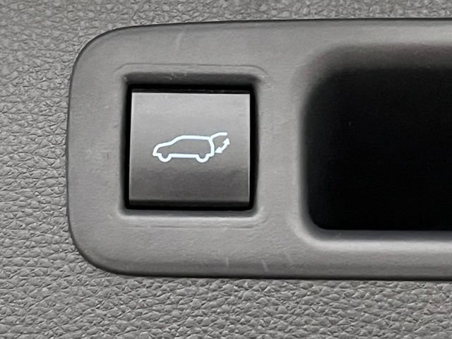 Used 2021 Toyota Highlander XLE AWD/4WD image 14