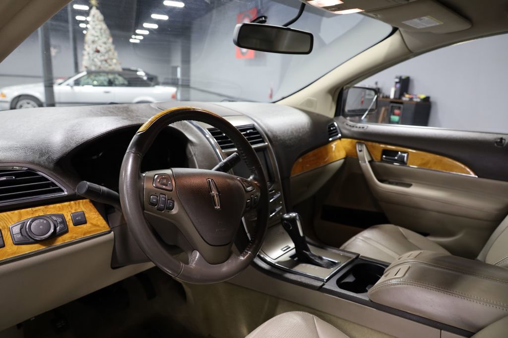 Used 2011 Lincoln MKX 2WD w/ Wood Pkg image 20