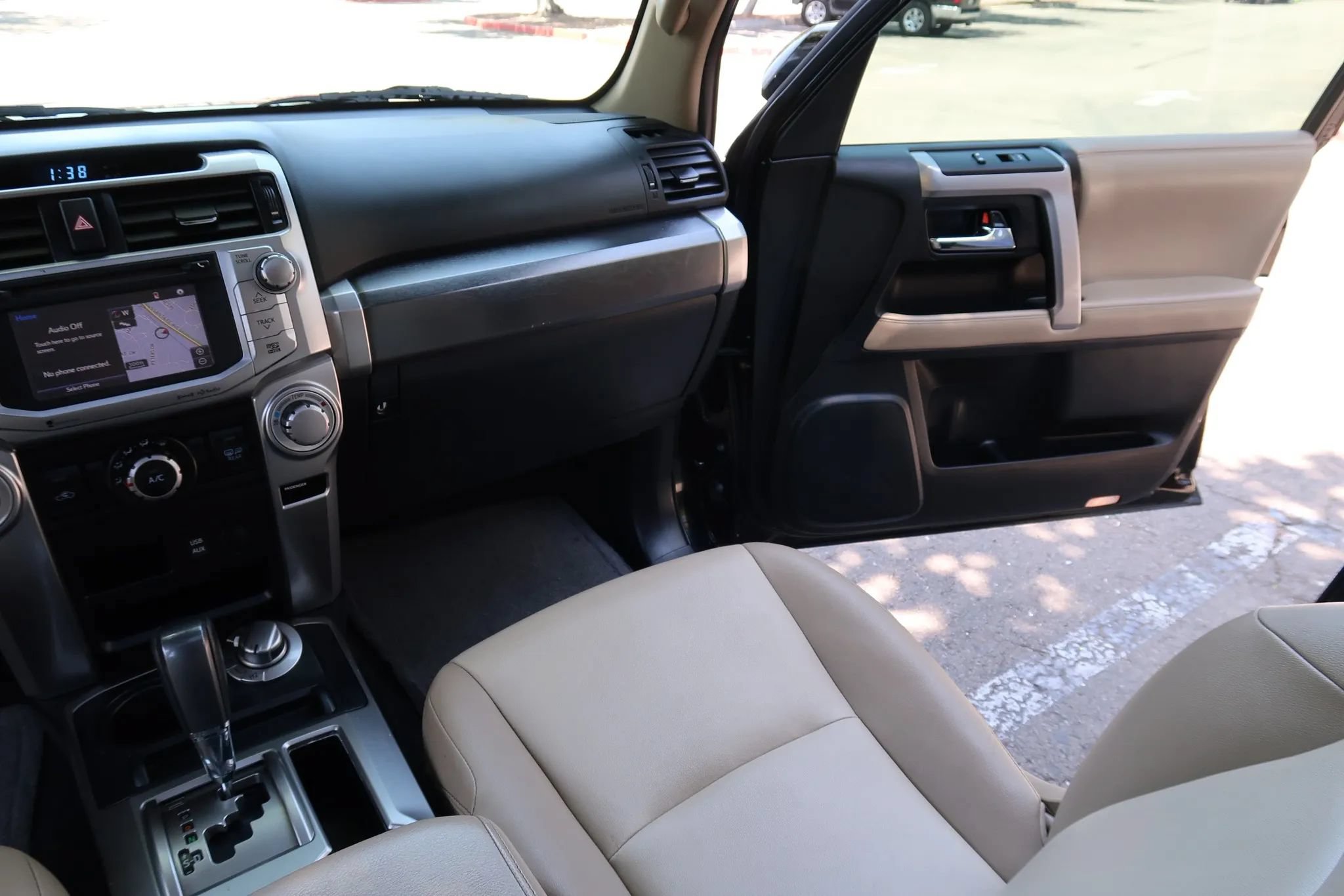 Used 2016 Toyota 4Runner SR5 Premium AWD/4WD image 30