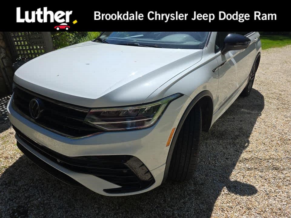 Used 2022 Volkswagen Tiguan SE R-Line AWD/4WD image 1