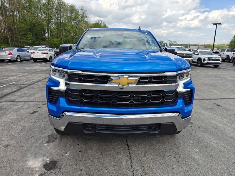 Used 2025 Chevrolet Silverado 1500 LT AWD/4WD image 2