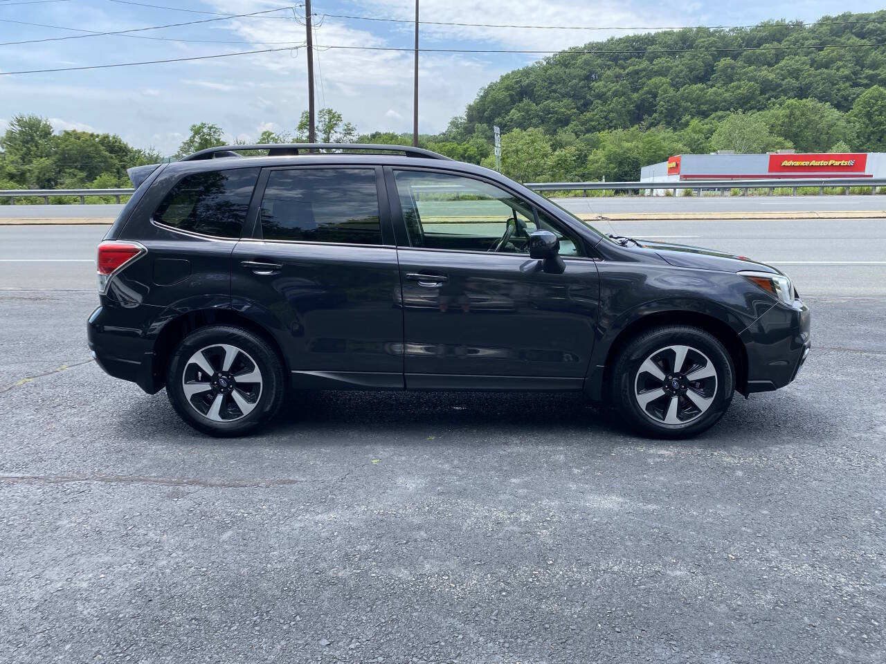Used 2017 Subaru Forester 2.5i Premium AWD/4WD image 5