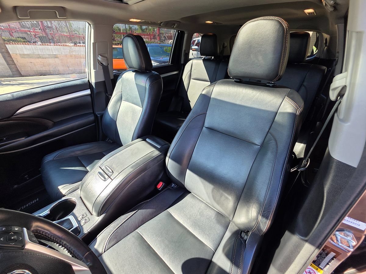 Used 2018 Toyota Highlander XLE FWD image 24