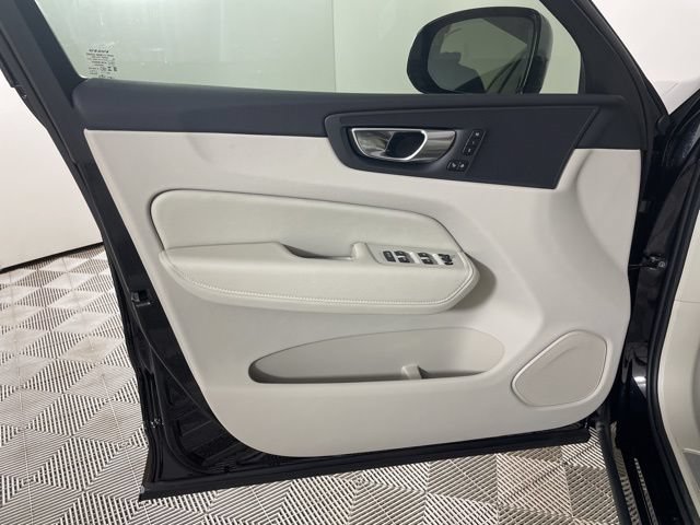 Certified 2025 Volvo XC60 T8 Plus w/ Protection Package Premier AWD/4WD image 16