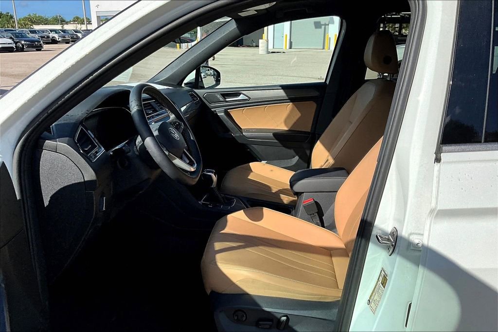 Certified 2023 Volkswagen Tiguan SE w/ Panoramic Sunroof Package image 21
