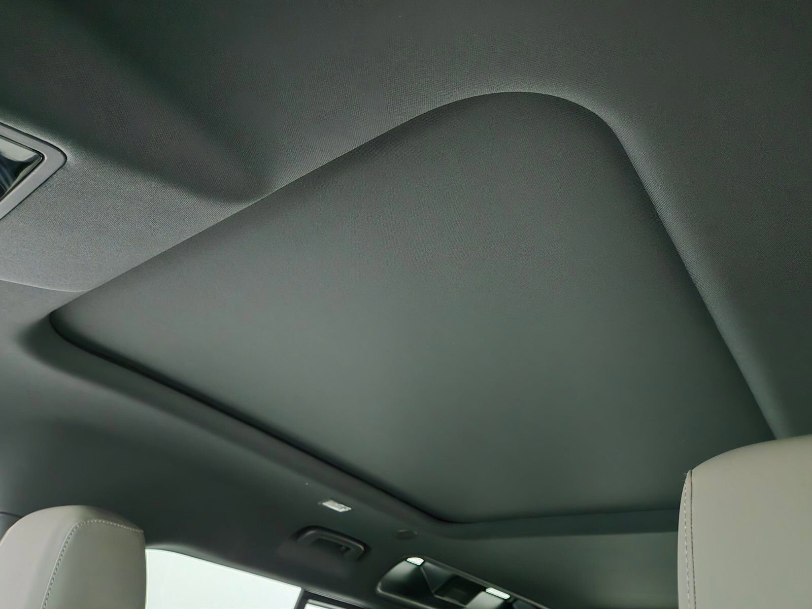 Used 2025 Land Rover Defender 110 S AWD/4WD image 11