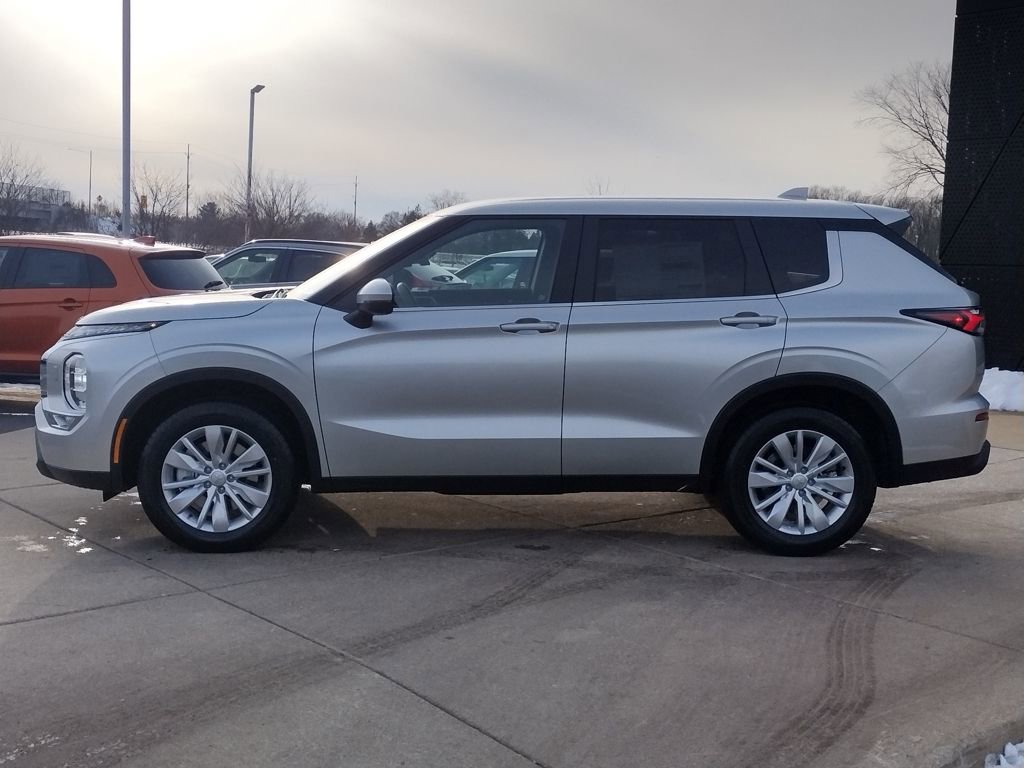 New 2026 Mitsubishi Outlander ES image 19