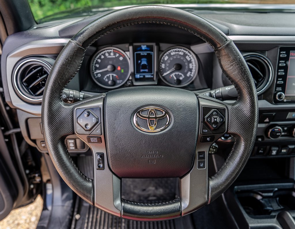 Used 2023 Toyota Tacoma TRD Off-Road w/ Technology Package AWD/4WD image 15
