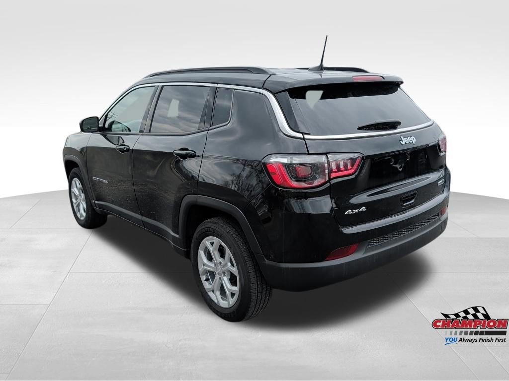 Used 2024 Jeep Compass Latitude video 3