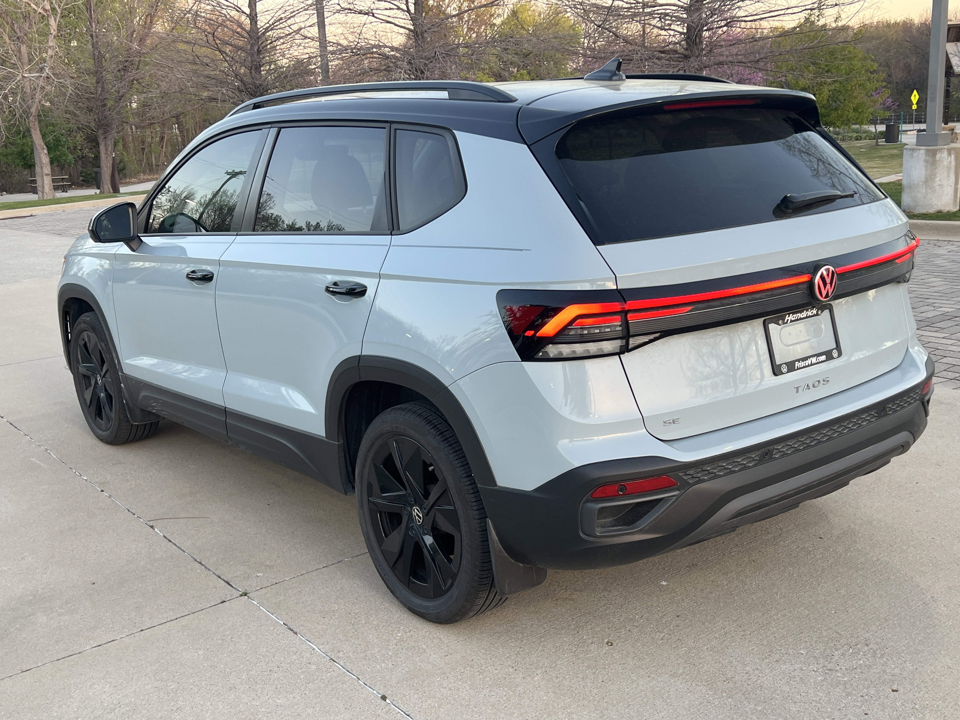 Used 2025 Volkswagen Taos SE image 8