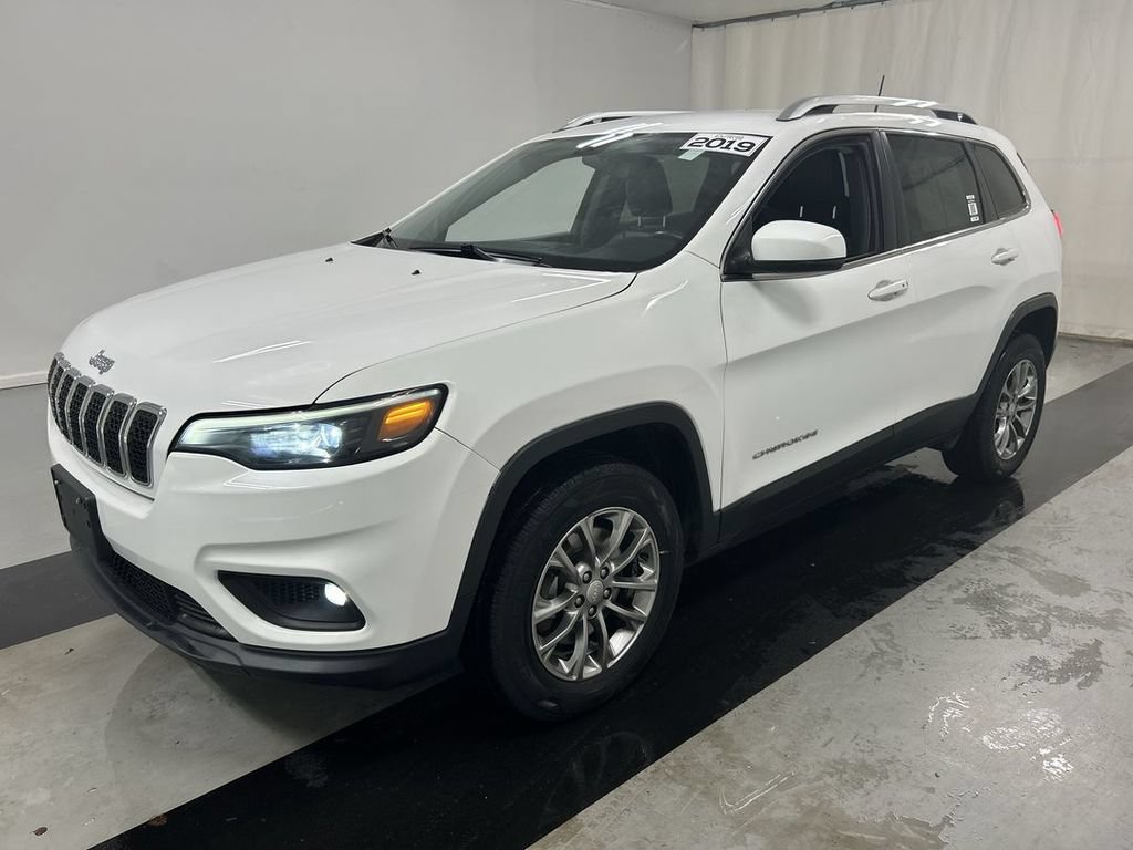 Used 2019 Jeep Cherokee Latitude Plus AWD/4WD image 5