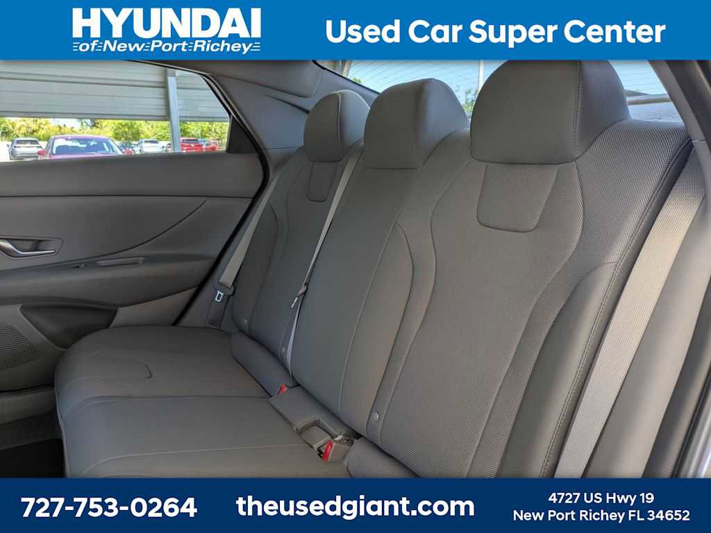 Used 2023 Hyundai Elantra SE image 13