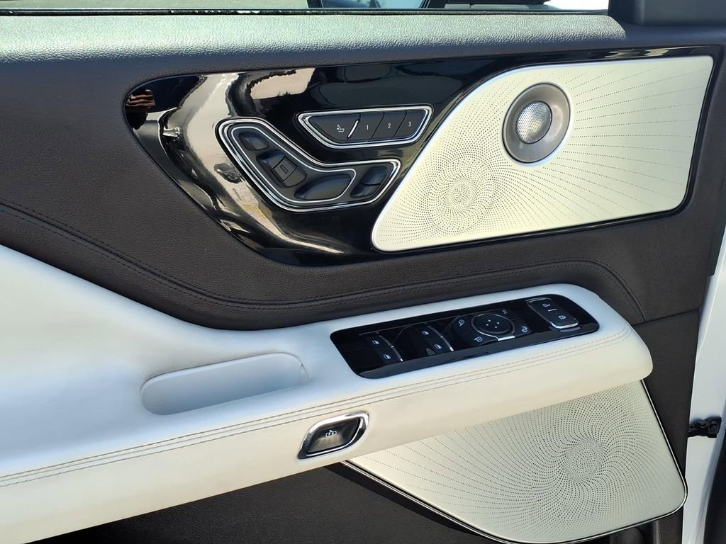 Used 2024 Lincoln Aviator Black Label w/ Jet Package image 4