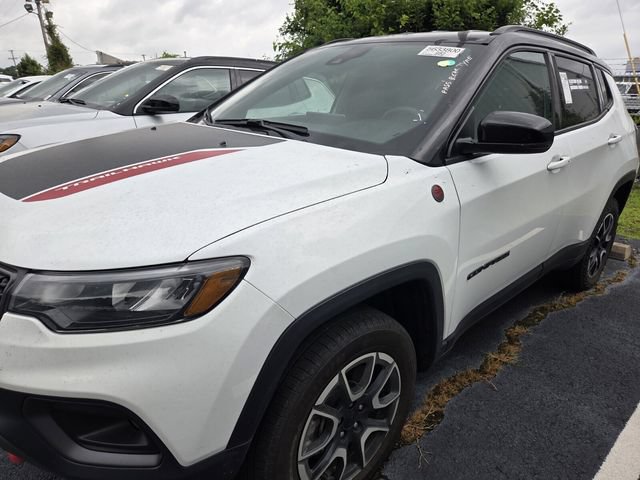 Used 2024 Jeep Compass Trailhawk AWD/4WD image 5