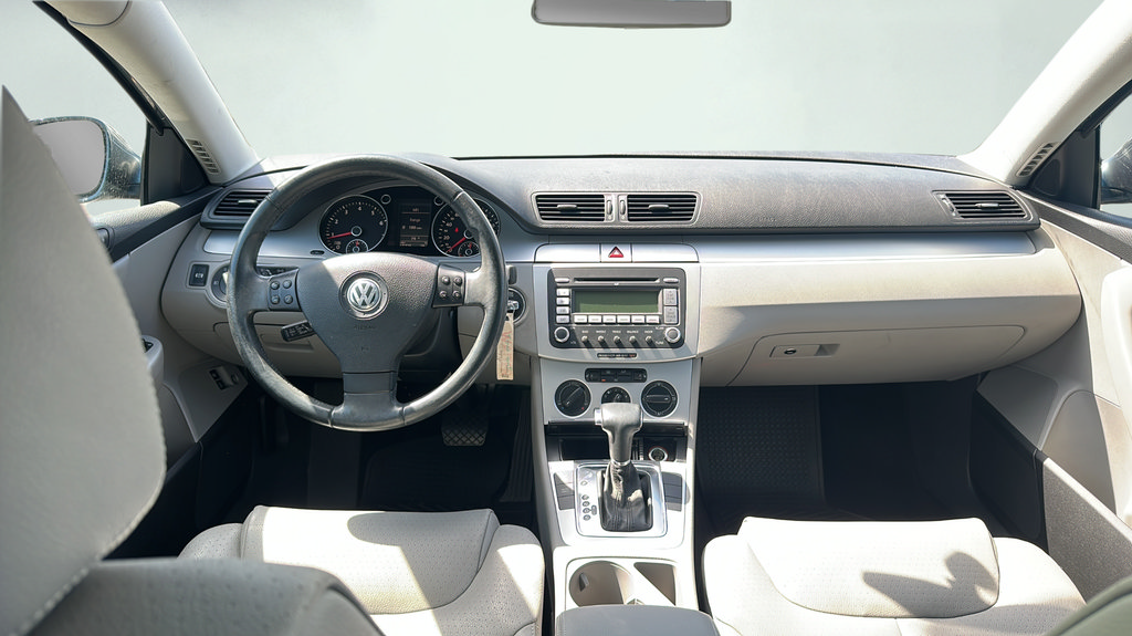 Used 2009 Volkswagen Passat Komfort FWD image 13