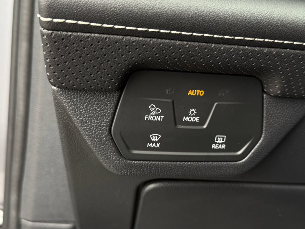 Certified 2024 Volkswagen Atlas SE FWD image 39