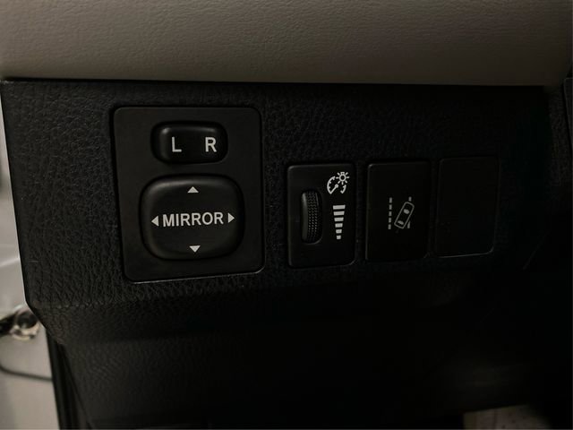 Used 2018 Toyota RAV4 Limited image 23