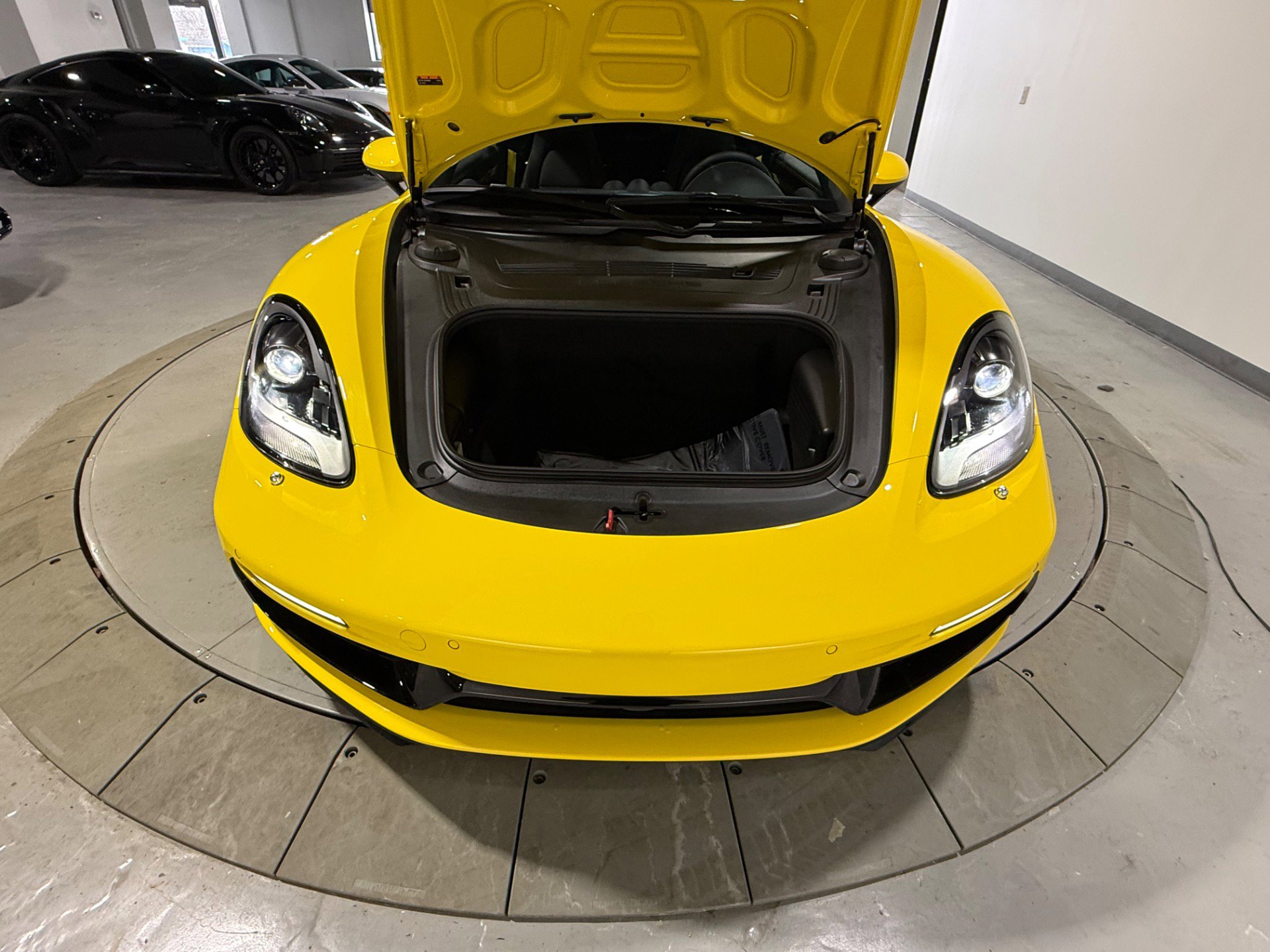 Used 2025 Porsche 718 Boxster S image 9