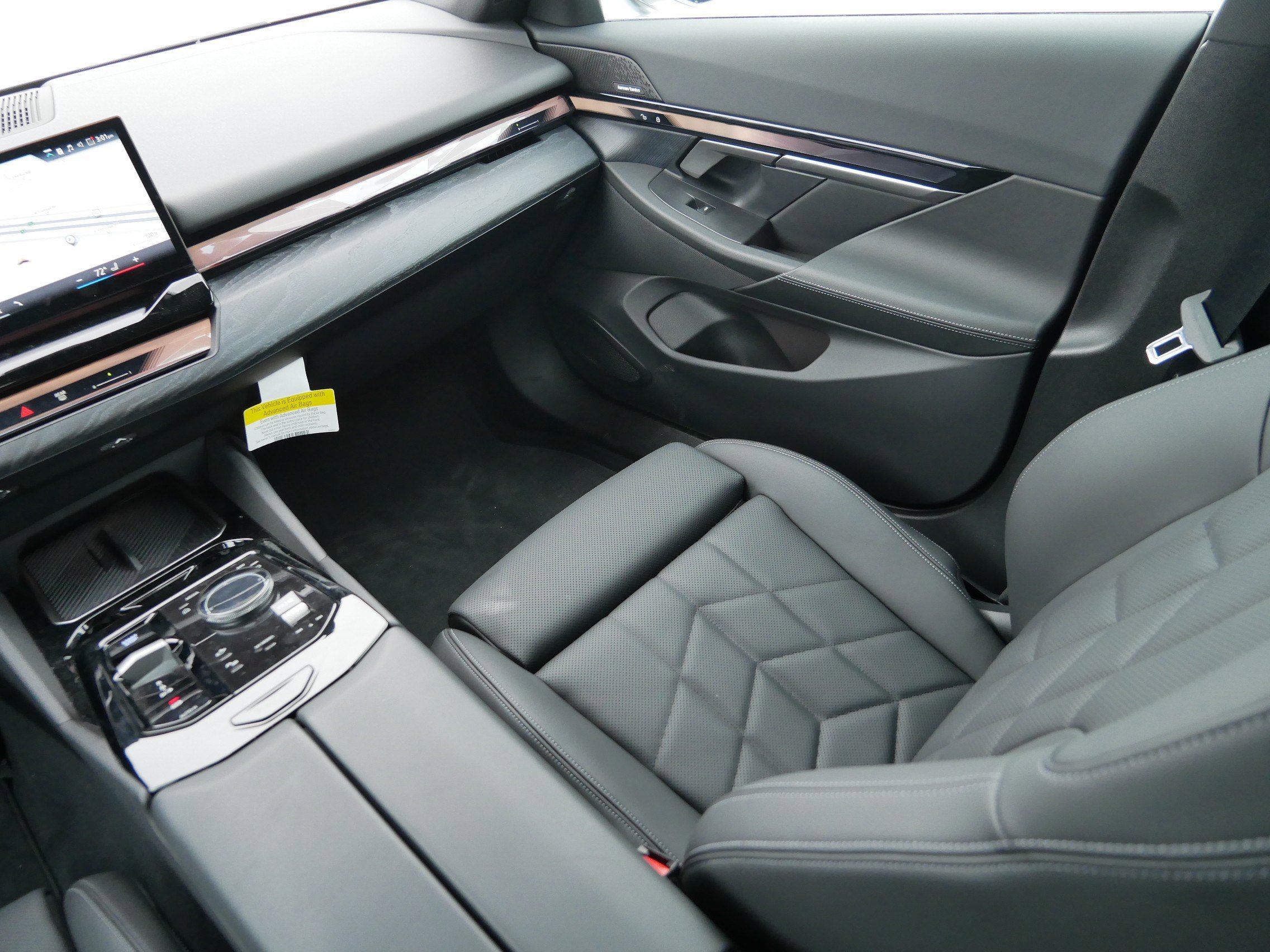 Used 2024 BMW i5 eDrive40i w/ Premium Package image 11