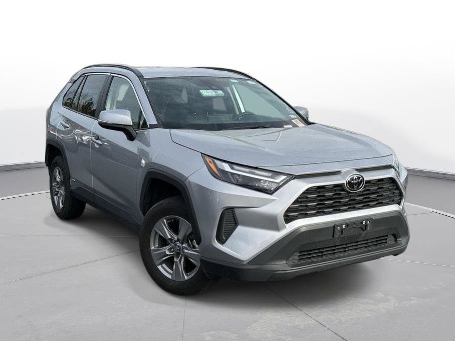 Used 2025 Toyota RAV4 XLE image 4