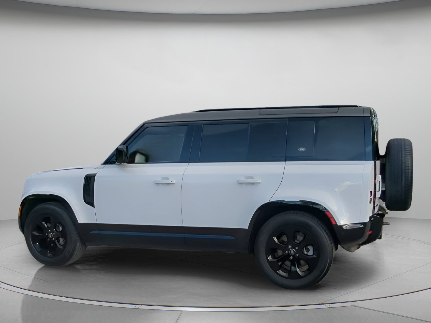 Used 2024 Land Rover Defender 110 X-Dynamic SE AWD/4WD image 18