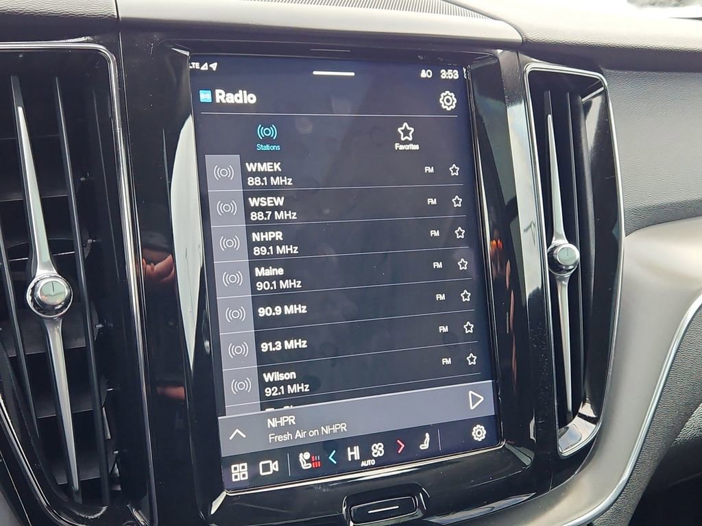 Used 2025 Volvo XC60 B5 Core image 30