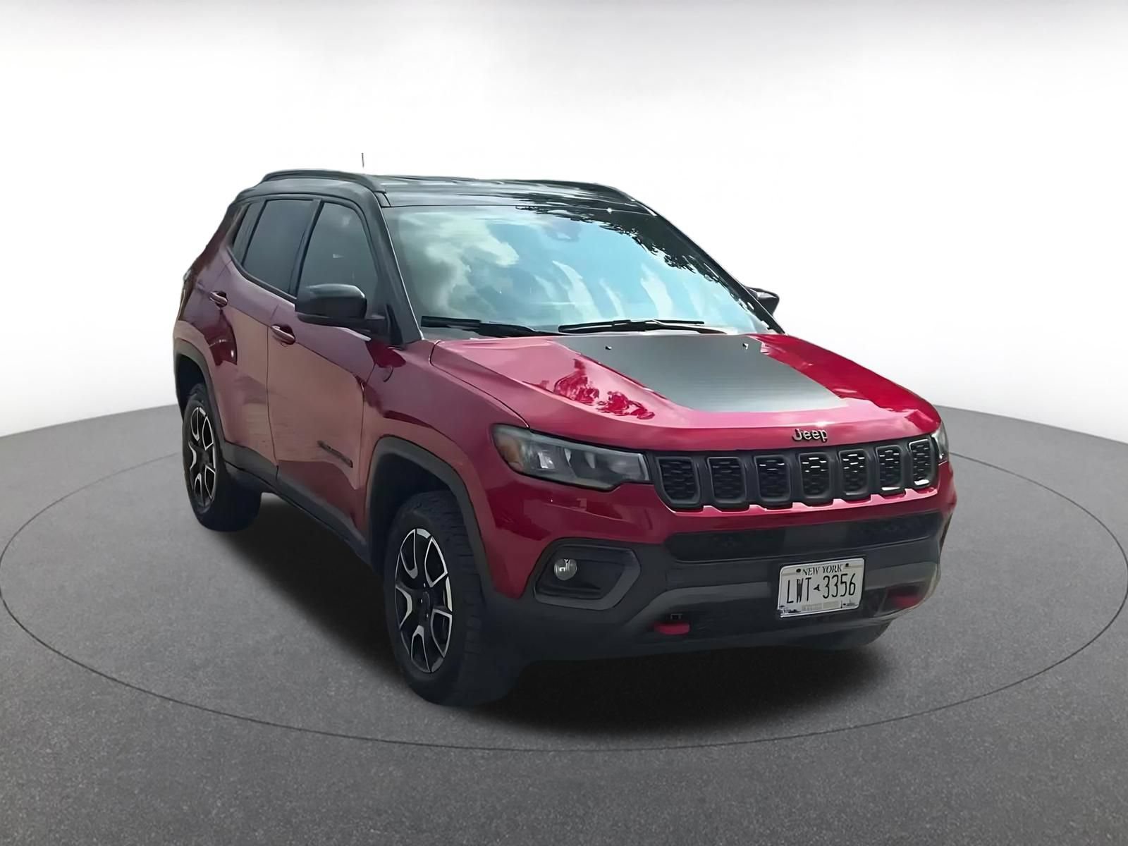 Used 2025 Jeep Compass Trailhawk AWD/4WD image 3