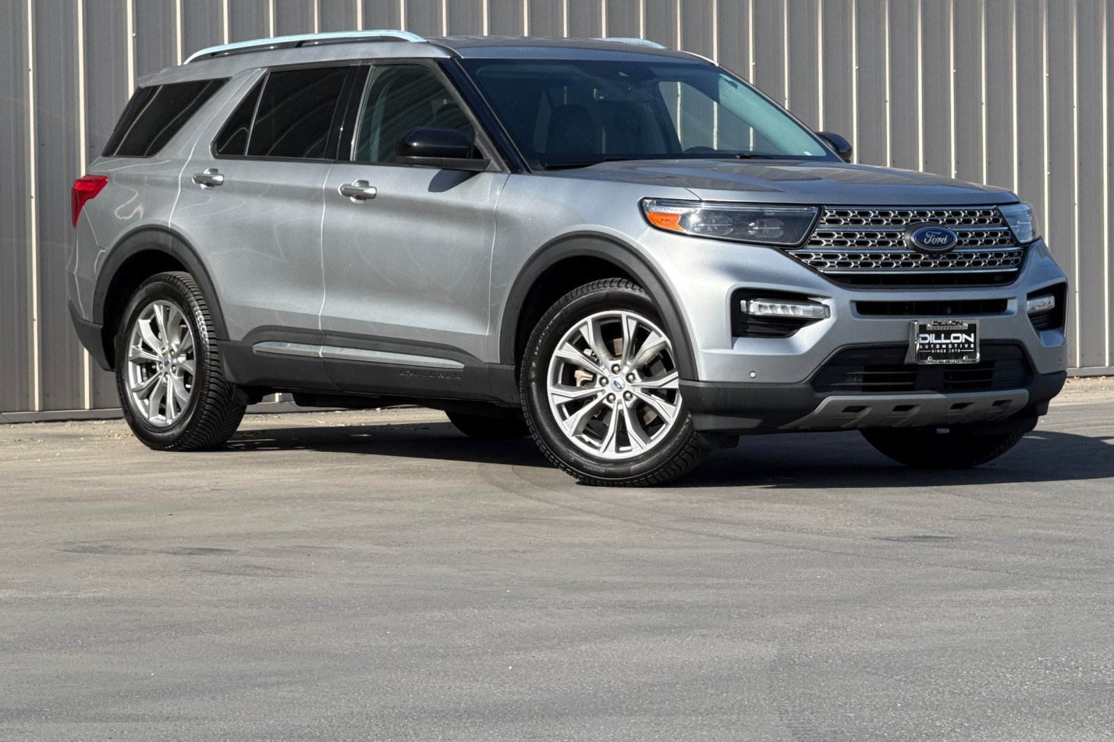 Used 2023 Ford Explorer Limited AWD/4WD image 2