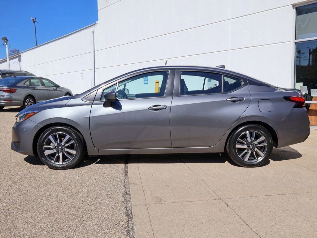 Used 2025 Nissan Versa SV image 2
