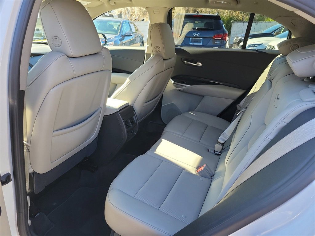 Used 2023 Cadillac XT4 Premium Luxury image 17
