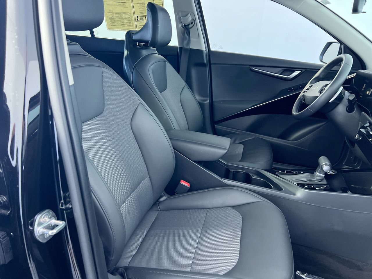 Certified 2024 Kia Niro EX FWD image 27