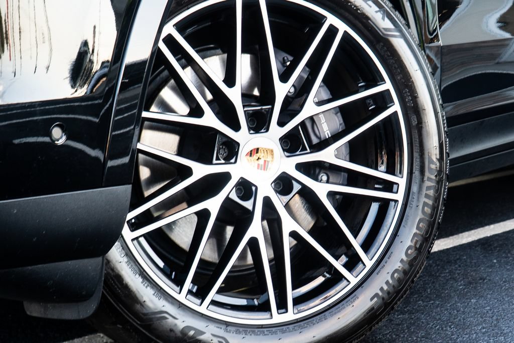 Used 2025 Porsche Cayenne w/ Premium Package Plus AWD/4WD image 5
