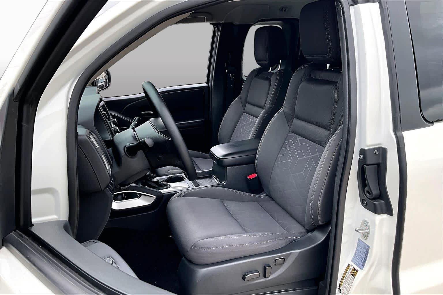 Used 2025 Nissan Frontier SV RWD image 8