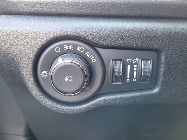 Used 2026 Chrysler Pacifica Select image 22