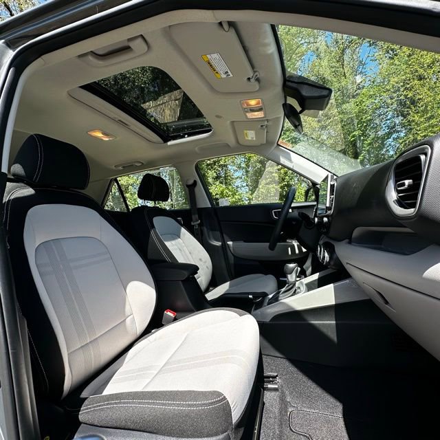 Certified 2025 Hyundai Venue SEL FWD image 21