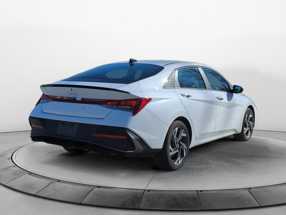 Certified 2025 Hyundai Elantra Sport image 7