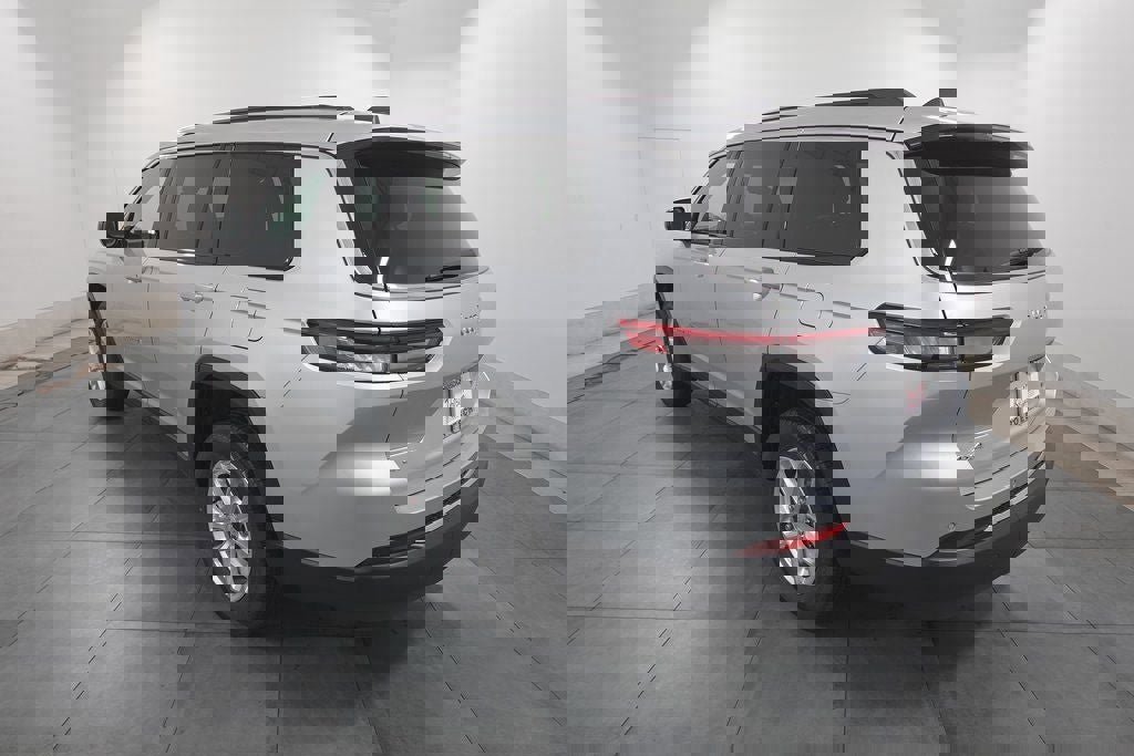 New 2025 Jeep Grand Cherokee L Laredo w/ Luxury Tech Group I image 3