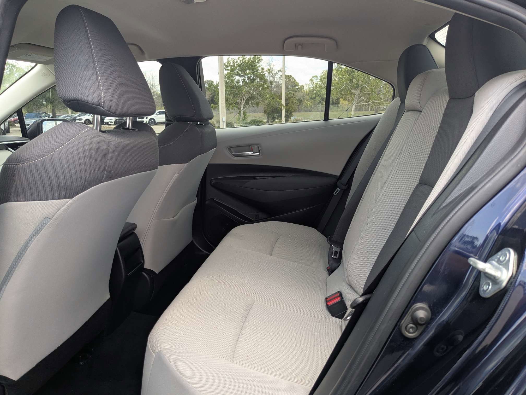 Used 2021 Toyota Corolla LE FWD image 15