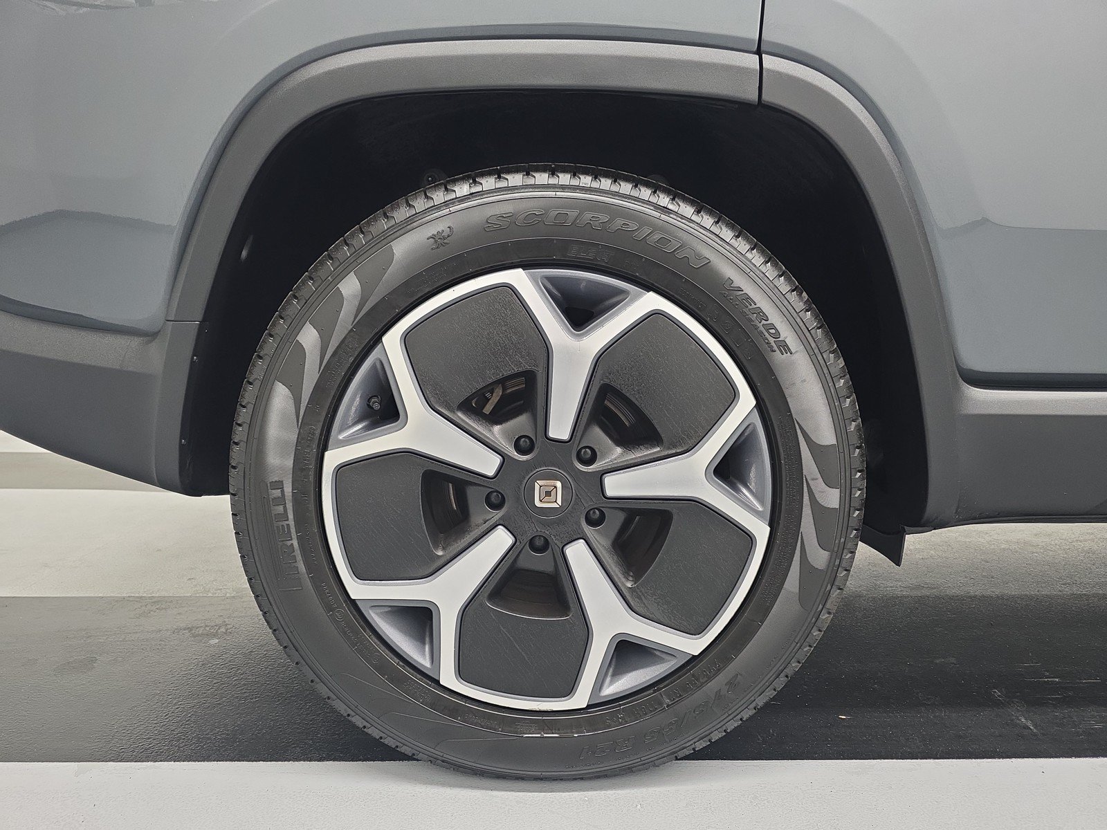 Used 2024 Rivian R1S Adventure AWD/4WD image 12