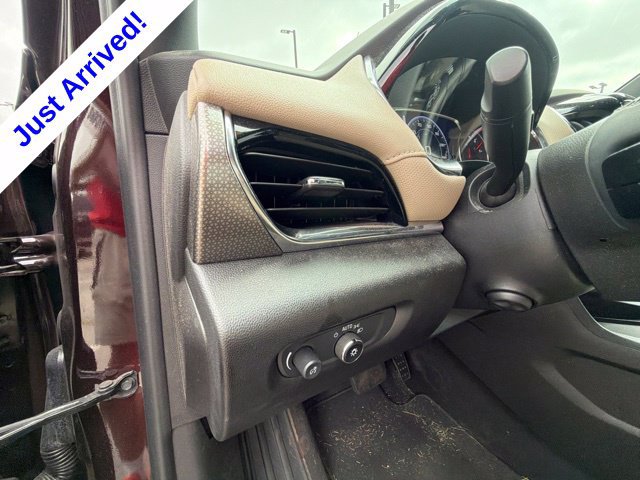 Used 2023 Chevrolet Traverse Premier FWD image 46