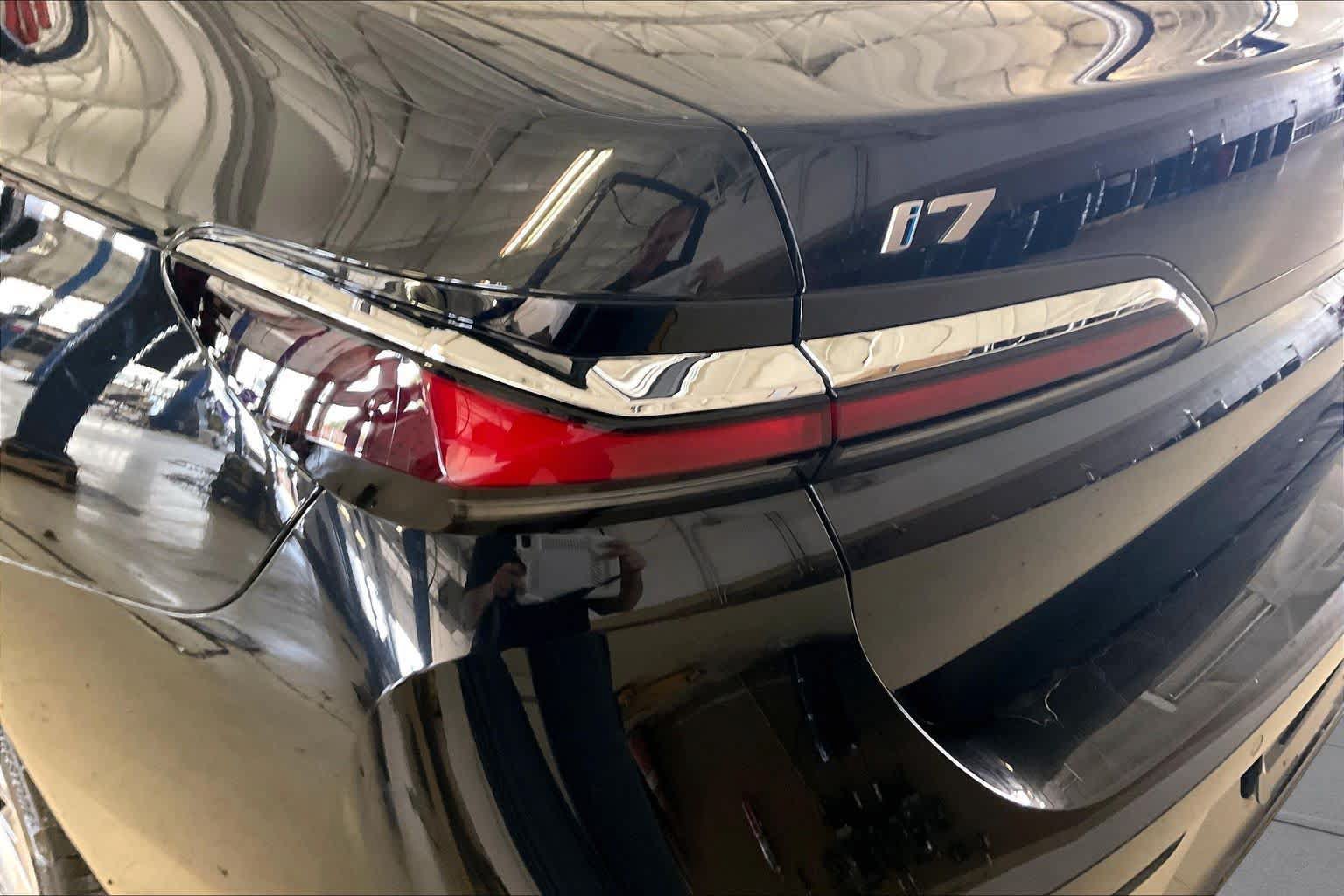 Used 2024 BMW i7 xDrive60 w/ Executive Package AWD/4WD image 26