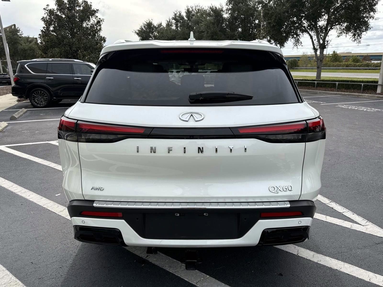 Certified 2023 INFINITI QX60 Luxe w/ Cargo Package image 3