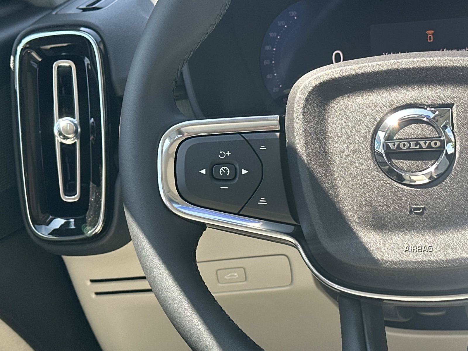 New 2026 Volvo XC40 B5 Plus w/ Protection Package Premier AWD/4WD image 8
