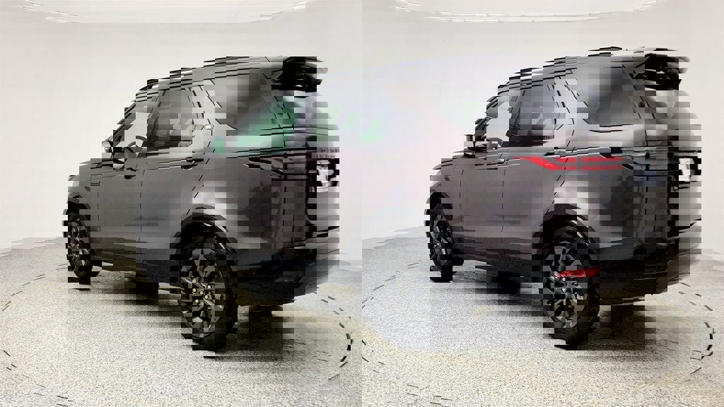 Used 2024 Land Rover Discovery Dynamic SE image 7