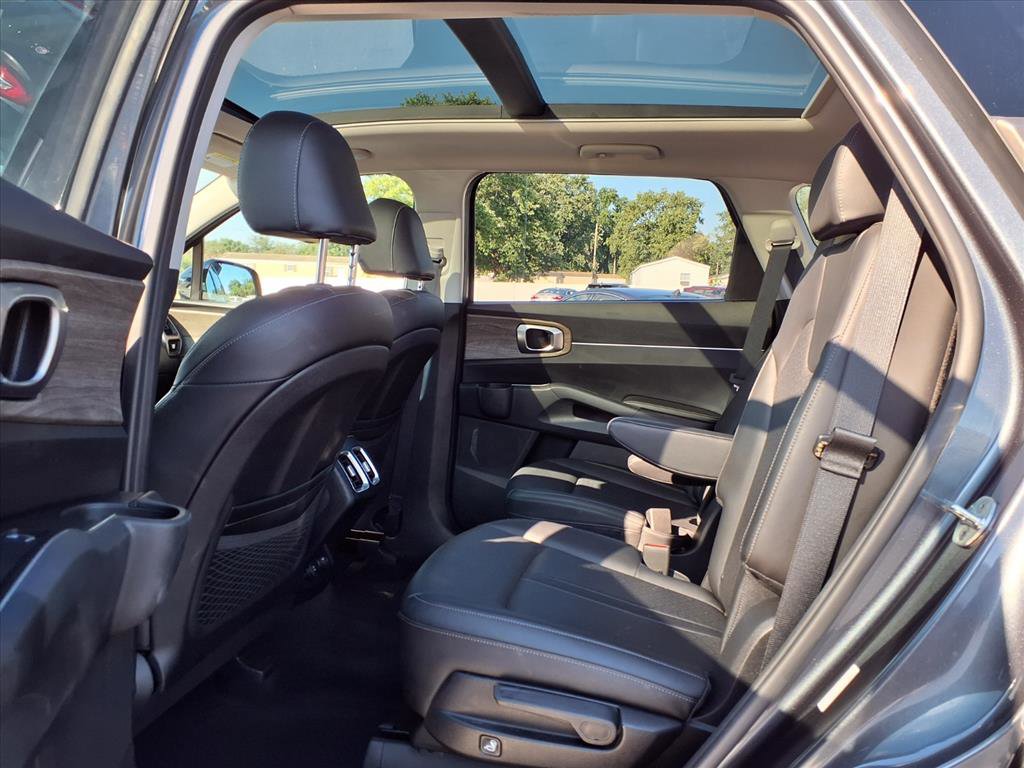 Used 2022 Kia Sorento EX w/ Panoramic Sunroof Package image 25