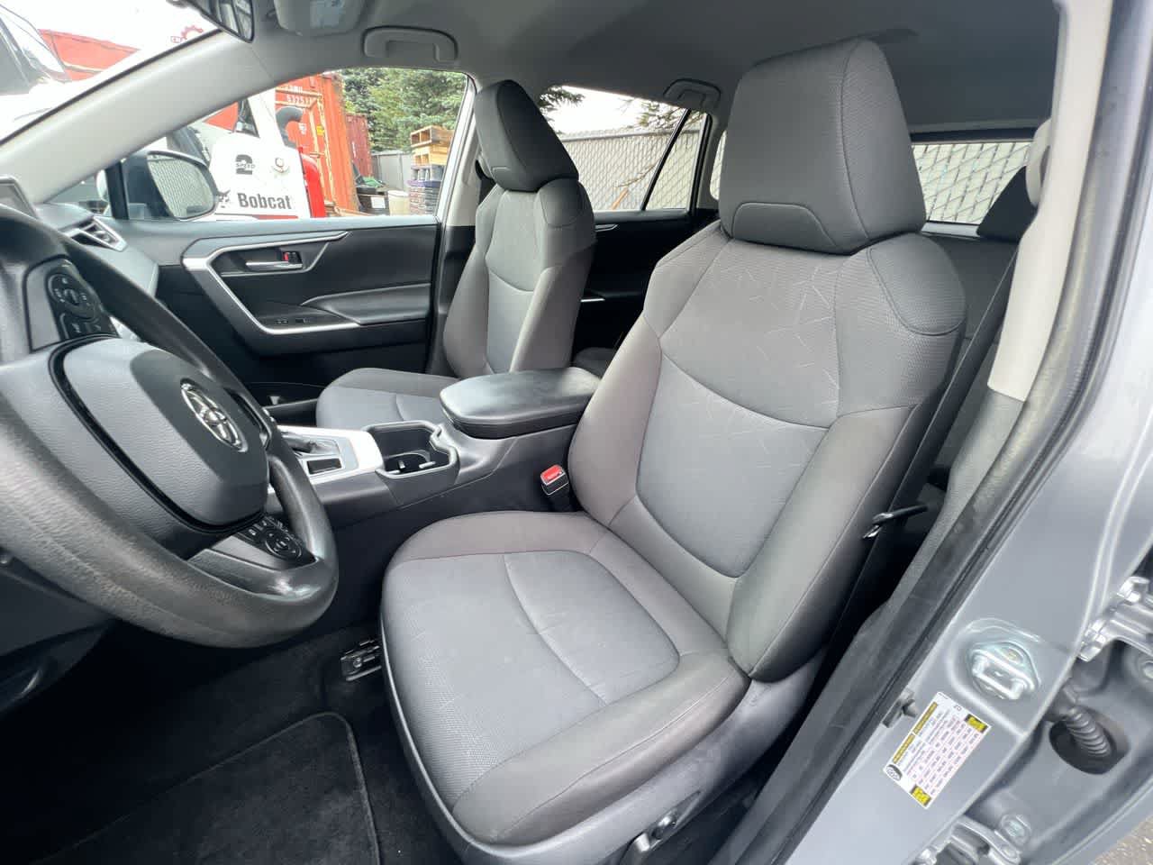 Used 2025 Toyota RAV4 XLE AWD/4WD image 11