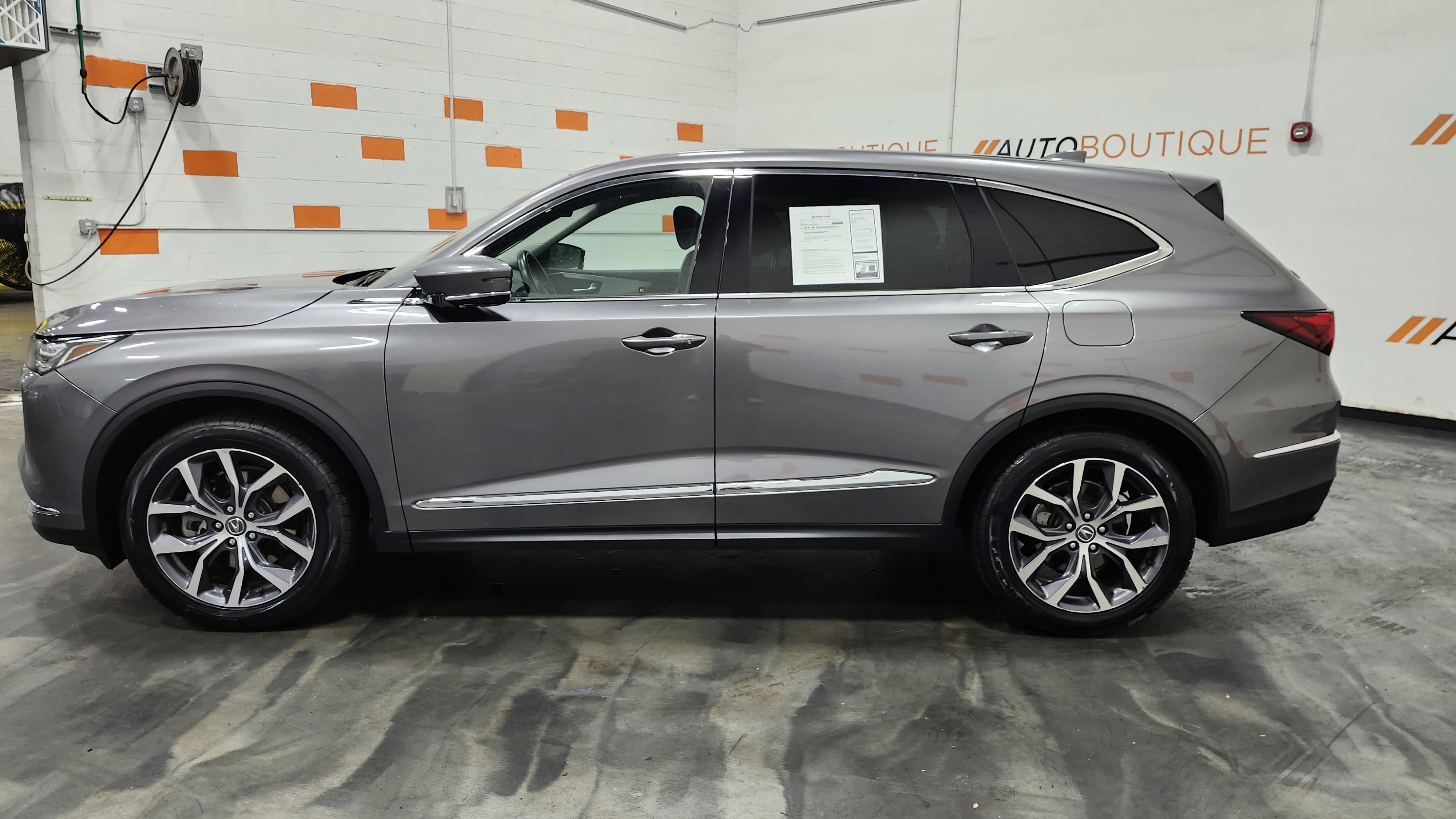 Used 2023 Acura MDX SH-AWD w/ Technology Package image 8