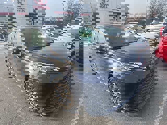 Used 2022 Toyota Sienna LE image 8