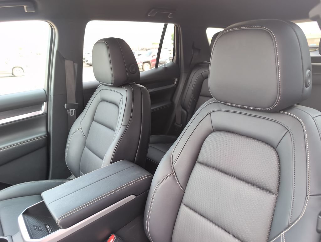 Used 2025 GMC Terrain Elevation w/ Elevation Premium Package AWD/4WD image 14